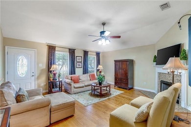 1312 Forest Cove Dr, Mobile, AL 36618 - photo 6