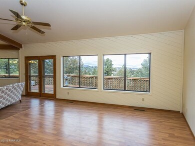 004_Living Room