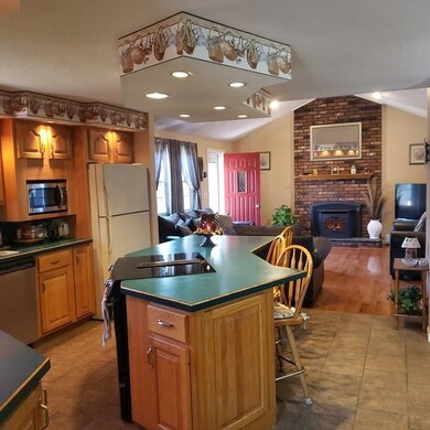 5 Red Oaks Cir, Feeding Hills, MA 01030 - photo 2