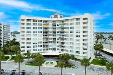 2600 N Flagler Dr Apt 912 West-large-003