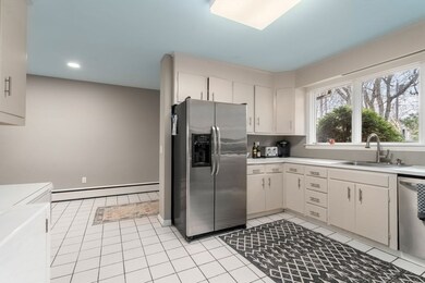 95 Zenith Dr, Worcester, MA 01602 - photo 6