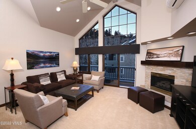 st_james_302_living_1