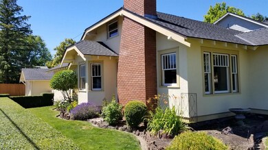 253 SW 8th St, Redmond, OR 97756 - photo 4