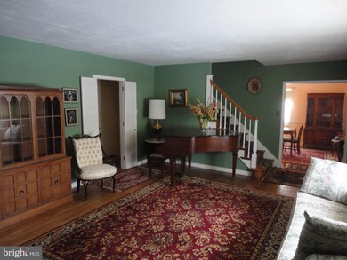 121 Lee Cir, Bryn Mawr, PA 19010 - photo 3