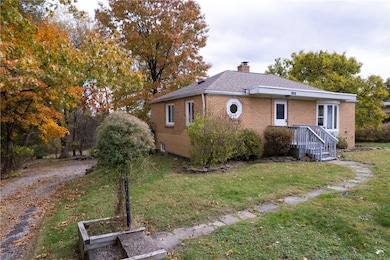 118 Mcclelland Dr, Pittsburgh, PA 15238 - photo 2