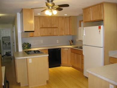 18 Yvonne St, Rochester, NH 03867 - photo 2