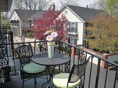 bistro on balcony rs opt