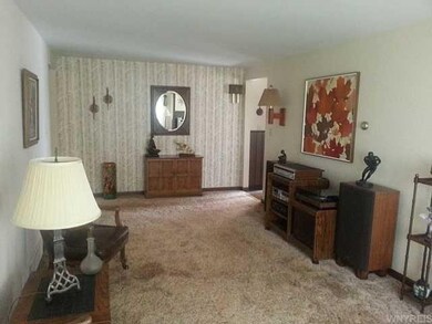 Living Room. 175 Sq. Ft.