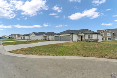 2620 E 26th Ct, Lawrence, KS 66046 - photo 3