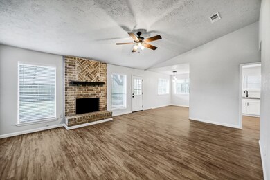 8123 Split Pine Dr, Houston, TX 77040 - photo 2