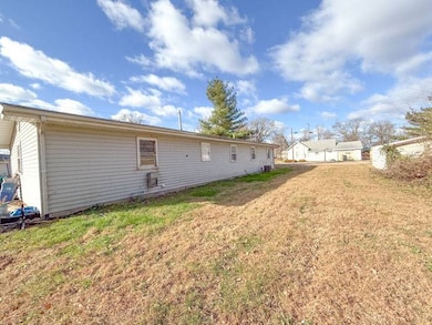 300 E Clay St, Pleasant Hill, IL 62366 - photo 4