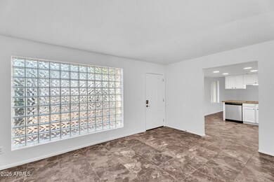 607 E Holmes Ave-06
