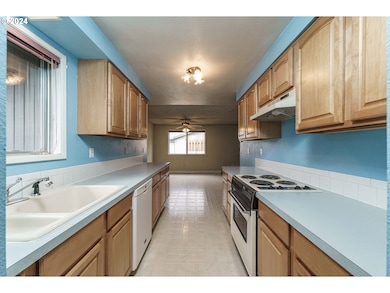 14132 SE Holly View Ln, Damascus, OR 97089 - photo 6