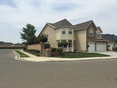 3075 N Bridle Ave, Fresno, CA 93727 - photo 2