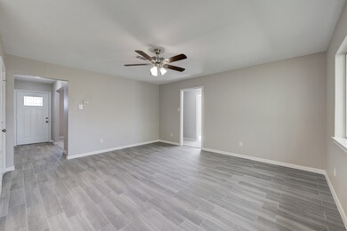 8831 Glen Shadow Dr, Houston, TX 77088 - photo 4