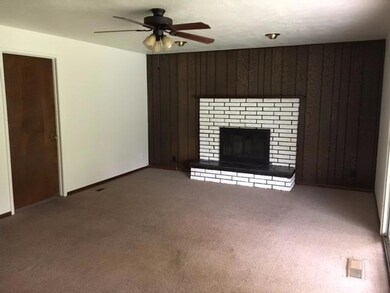 1461 Honeysuckle Ave, Medford, OR 97504 - photo 2