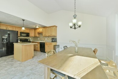 42 Honeysuckle Rd, Worcester, MA 01607 - photo 7