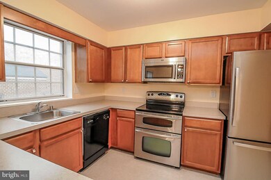 10691 High Beam Ct, Columbia, MD 21044 - photo 2