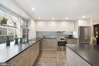 11005 Wickshire Way, Rockville, MD 20852 - photo 7