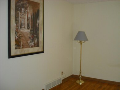 1174 Vinewood Dr, Columbus, OH 43229 - photo 7