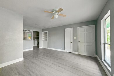 5212 Plum Dr, Houston, TX 77087 - photo 3