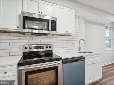 9723 Hagel Cir unit B, Lorton, VA 22079 - photo 2