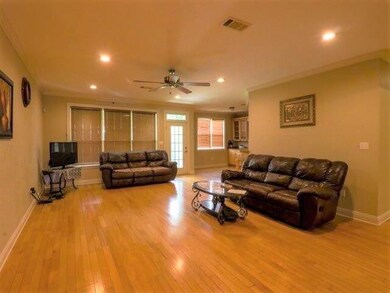 75JoshburyCir--2 (002)- Living Room 2