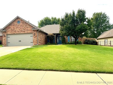1707 Walnut Hill Ln, Claremore, OK 74019 - photo 2