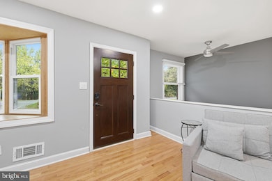 10948 Scaggsville Rd, Laurel, MD 20723 - photo 2