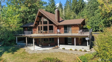 Large 800 sq. feet of deck overlooking the river and wildlife