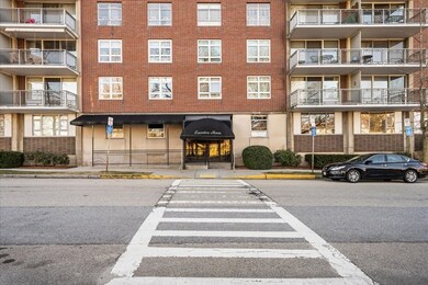 Executive House unit 401, Worcester, MA 01609 - photo 2
