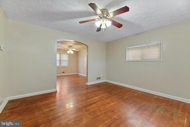 636 Brisbane Rd, Baltimore, MD 21229 - photo 6