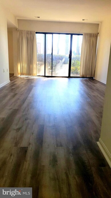 9717 Kings Crown Ct unit 1, Fairfax, VA 22031 - photo 3