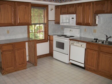 25 Pleasant St unit 2, Salem, MA 01970 - photo 7