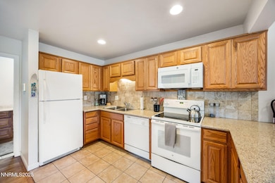 10-web-or-mls-223 Ski Way B-11