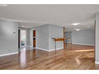 2140 Tabor St, Eugene, OR 97401 - photo 5