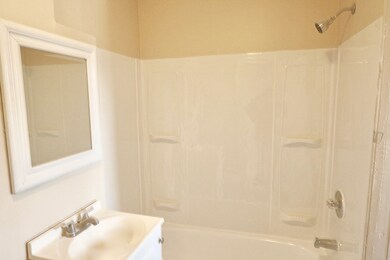 21 Waverly St unit 2, Springfield, MA 01107 - photo 4