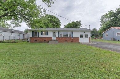903 Shelbyview Dr, Shelbyville, TN 37160 - photo 2