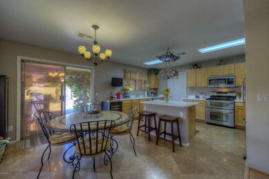 007_Kitchen island & Breakfast room