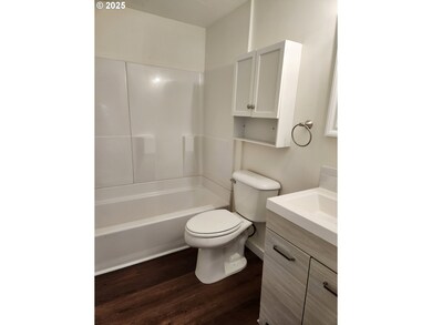 2604 J St, Springfield, OR 97477 - photo 5