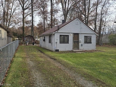 260 Oakwood St, Elyria, OH 44035 - photo 2