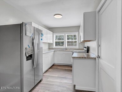 329 E Hillcrest - 4