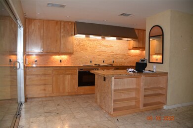 1626 Cherryhurst St, Houston, TX 77006 - photo 6