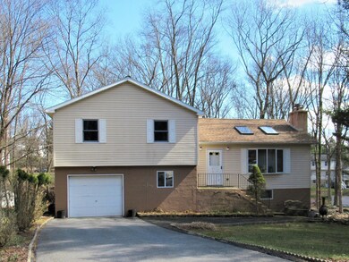 3116 Stroud Wood Cir, Stroudsburg, PA 18360 - photo 2