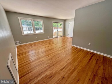 4029 92nd Ave, Springdale, MD 20774 - photo 3