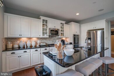 9054 Chynoweth St, Lorton, VA 22079 - photo 2