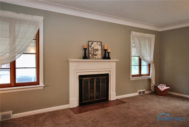 Living Room/Fireplace