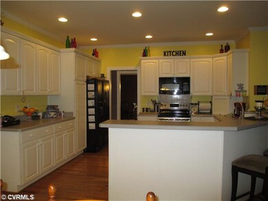 Kitchen - Good flow for efficient preparation and 