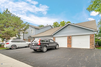 1718 Chesapeake Ln unit 5, Schaumburg, IL 60193 - photo 2