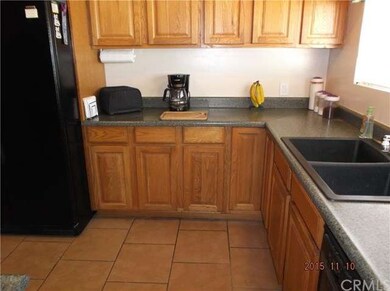 Beautiful Counter Tops With Lots Of Shelves And Dr